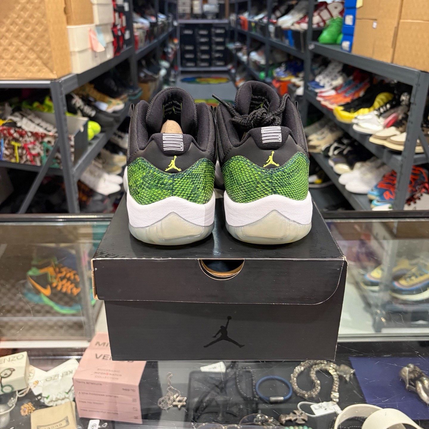 Nike Nike Green Lowtop Sneakers 9.5 Men Size US 9.5 / EU 42-43 - 3 Thumbnail