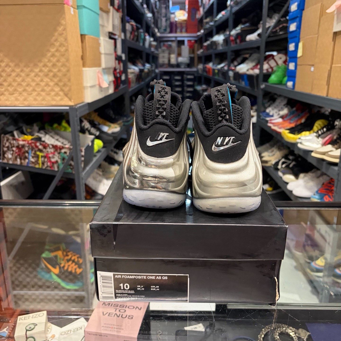 Nike Nike Silver Lowtop Sneakers 10.5 Men Size US 10.5 / EU 43-44 - 3 Thumbnail