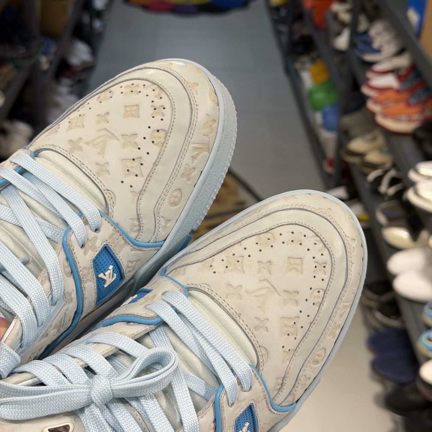 Louis Vuitton Louis Vuitton Blue Lowtop Sneakers 9 Men Size US 9 / EU 42 - 4 Thumbnail