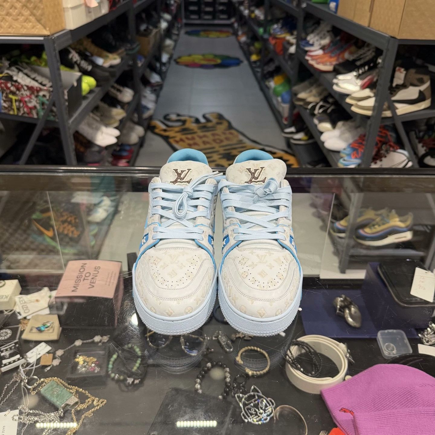 Louis Vuitton Louis Vuitton Blue Lowtop Sneakers 9 Men Size US 9 / EU 42 - 2 Thumbnail