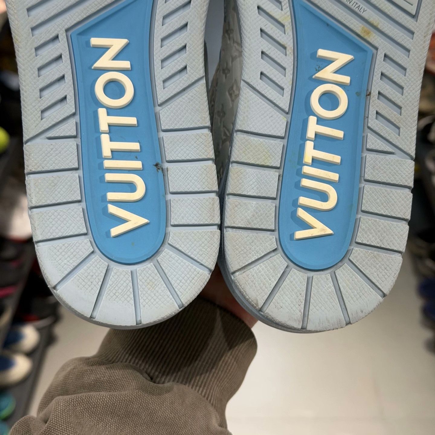 Louis Vuitton Louis Vuitton Blue Lowtop Sneakers 9 Men Size US 9 / EU 42 - 6 Thumbnail