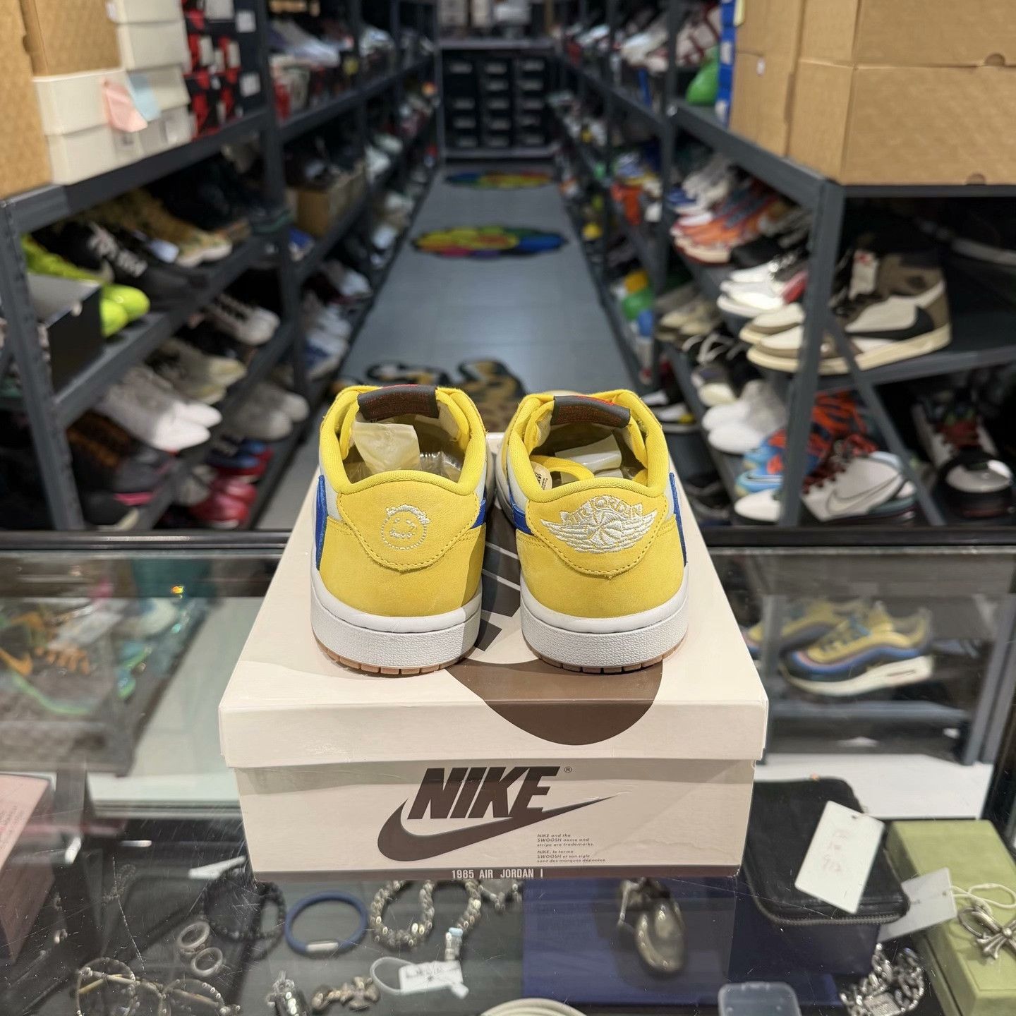 Nike Nike Gold Lowtop Sneakers 5 Men Size US 5 / EU 37 - 3 Thumbnail