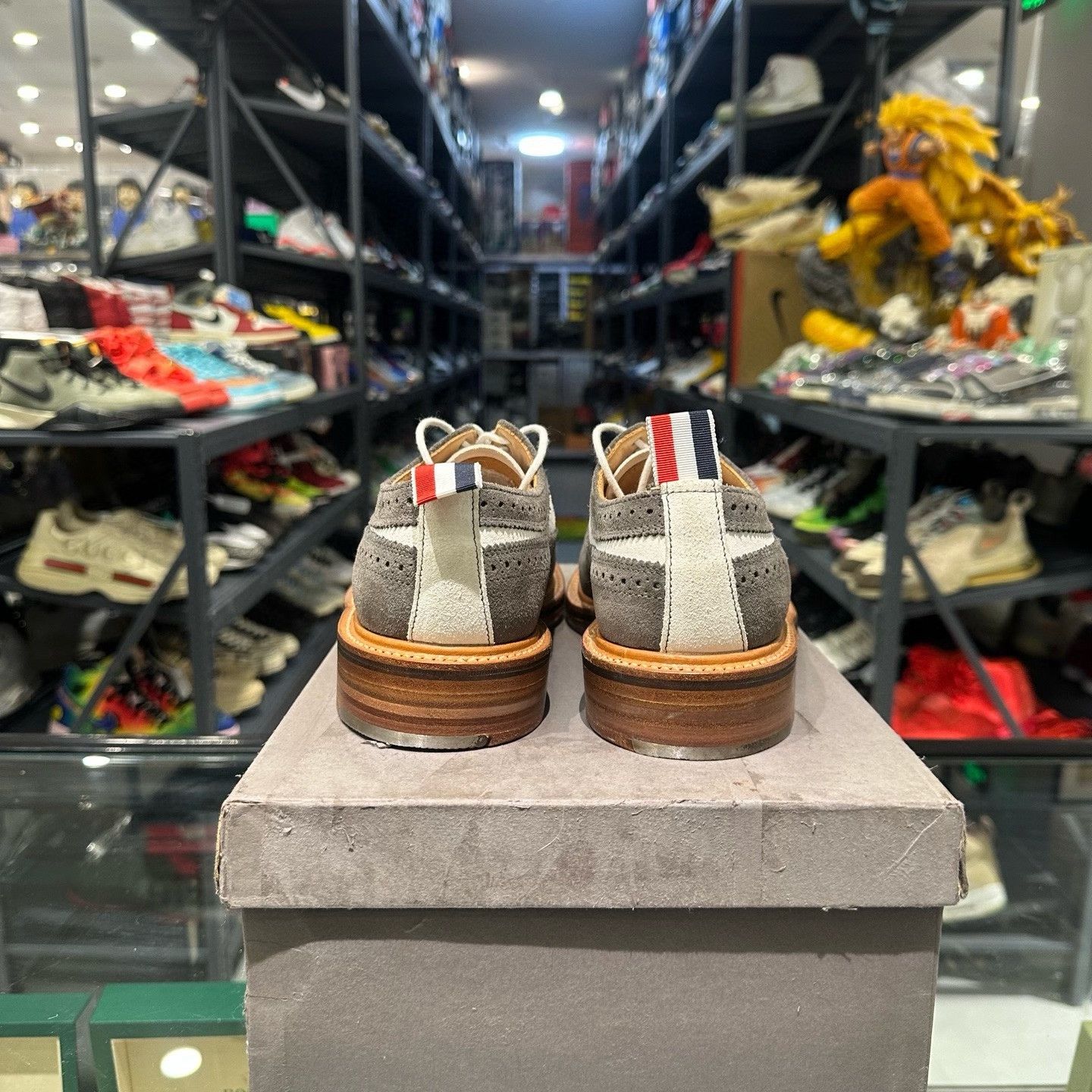 Thom Browne Thom Browne Brown Lowtop Sneakers 8.5 Men Size US 8.5 / EU 41-42 - 8 Thumbnail