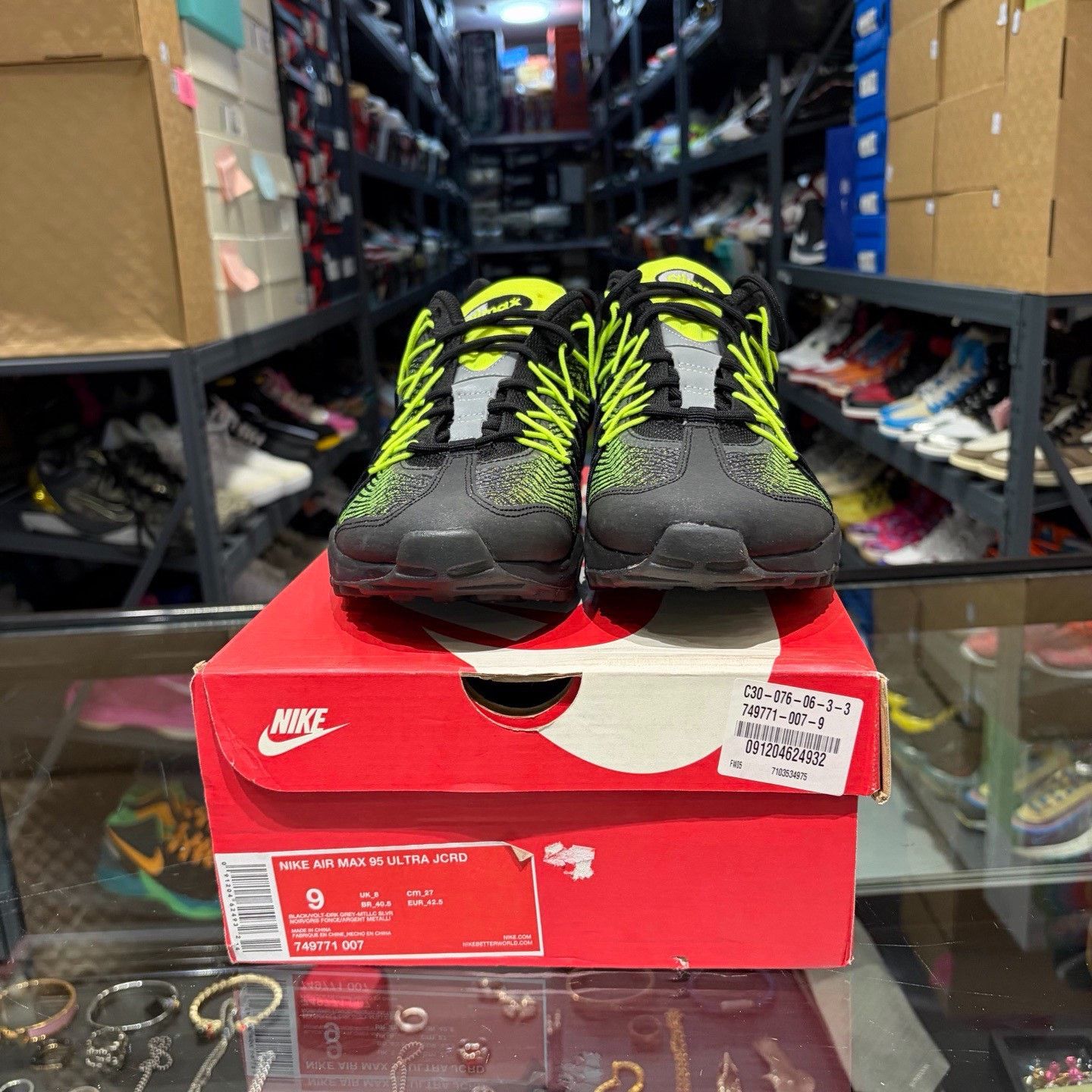 Nike Nike Green Lowtop Sneakers 9.5 Men Size US 9.5 / EU 42-43 - 2 Thumbnail