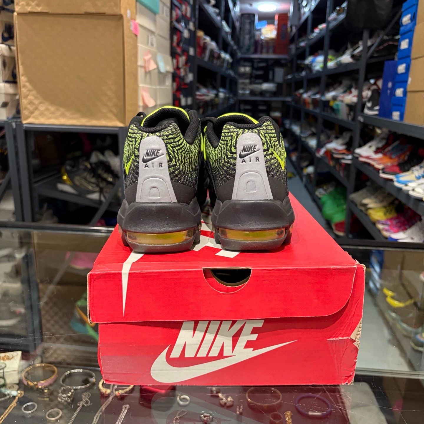 Nike Nike Green Lowtop Sneakers 9.5 Men Size US 9.5 / EU 42-43 - 3 Thumbnail