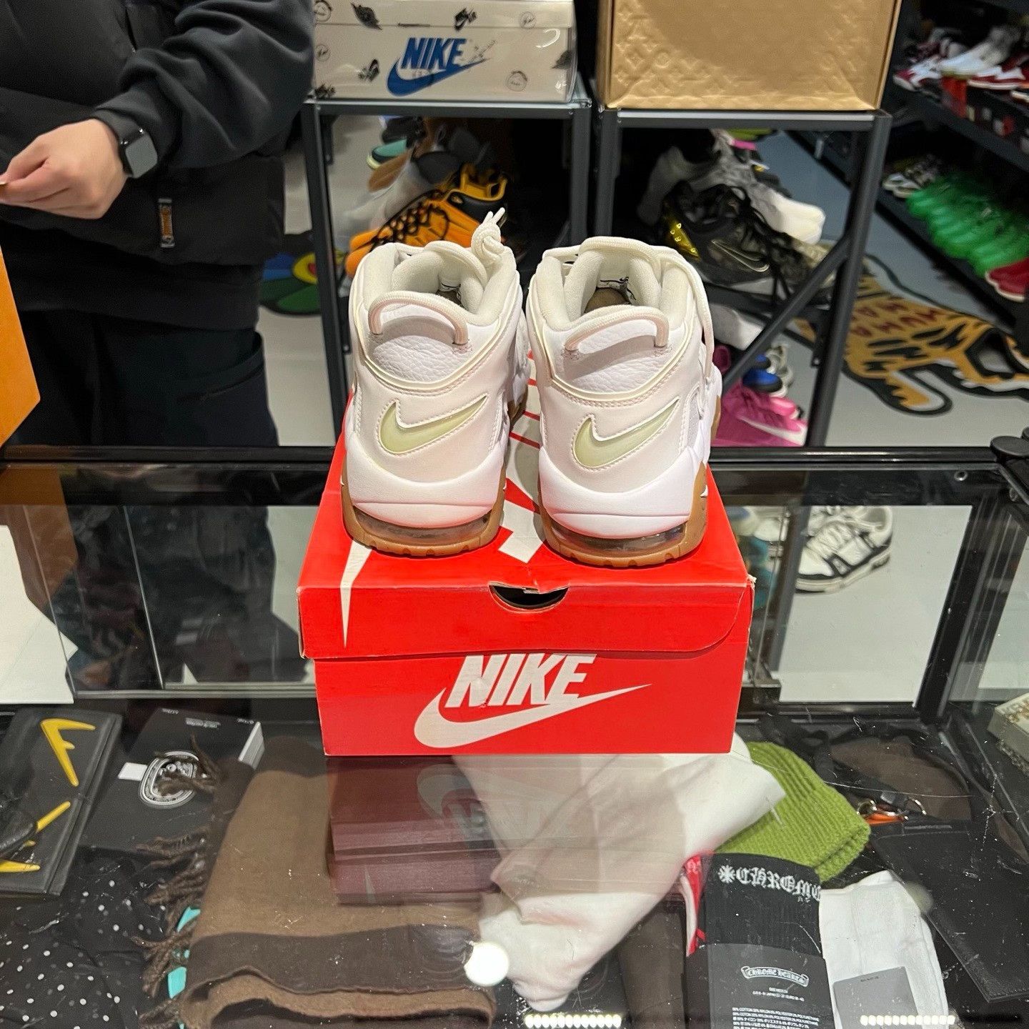 Nike Nike White Lowtop Sneakers 9.5 Men Size US 9.5 / EU 42-43 - 3 Thumbnail