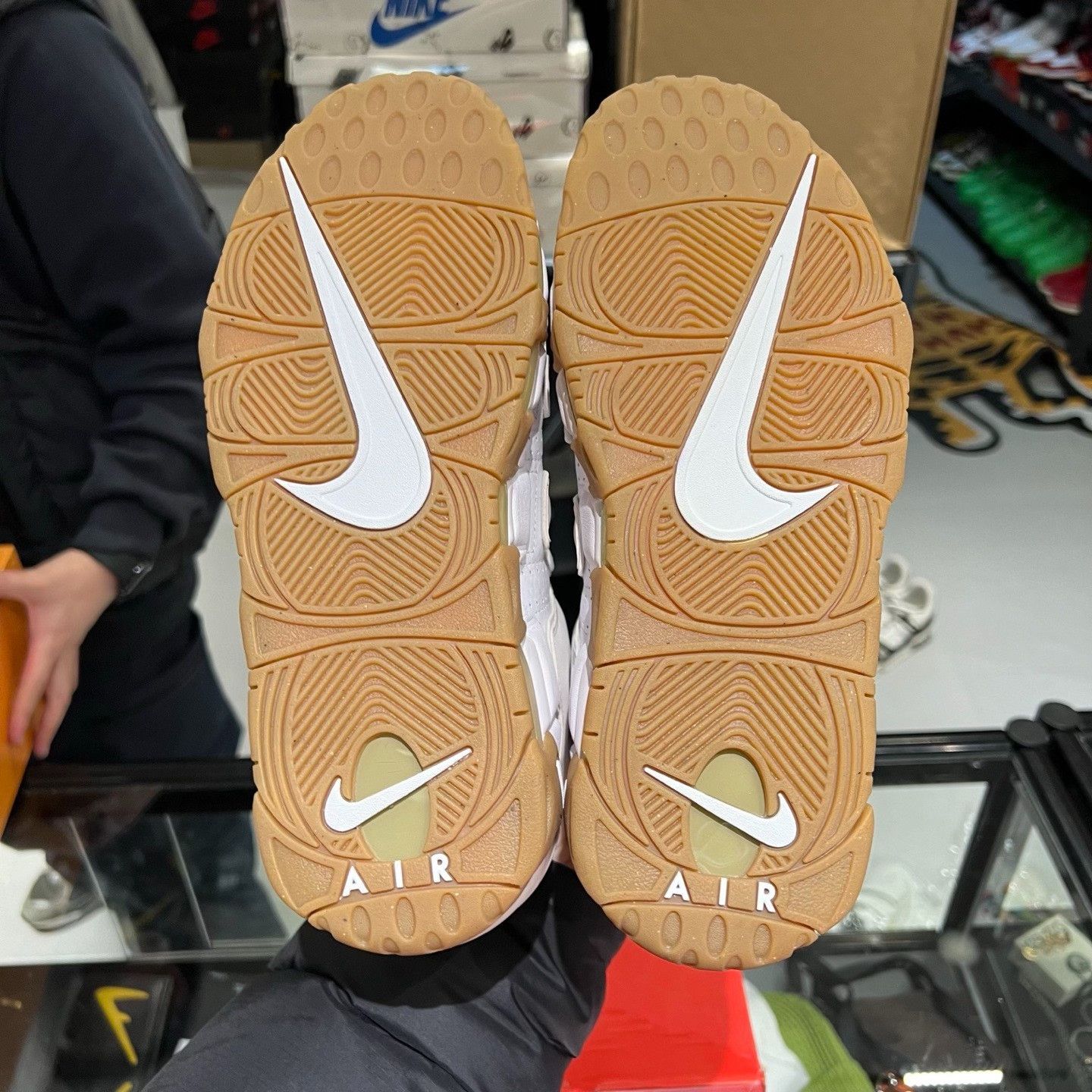 Nike Nike White Lowtop Sneakers 9.5 Men Size US 9.5 / EU 42-43 - 4 Thumbnail
