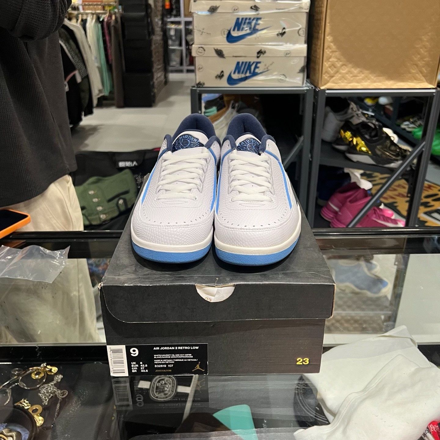 Nike Nike White Lowtop Sneakers 9.5 Men Size US 9.5 / EU 42-43 - 2 Thumbnail
