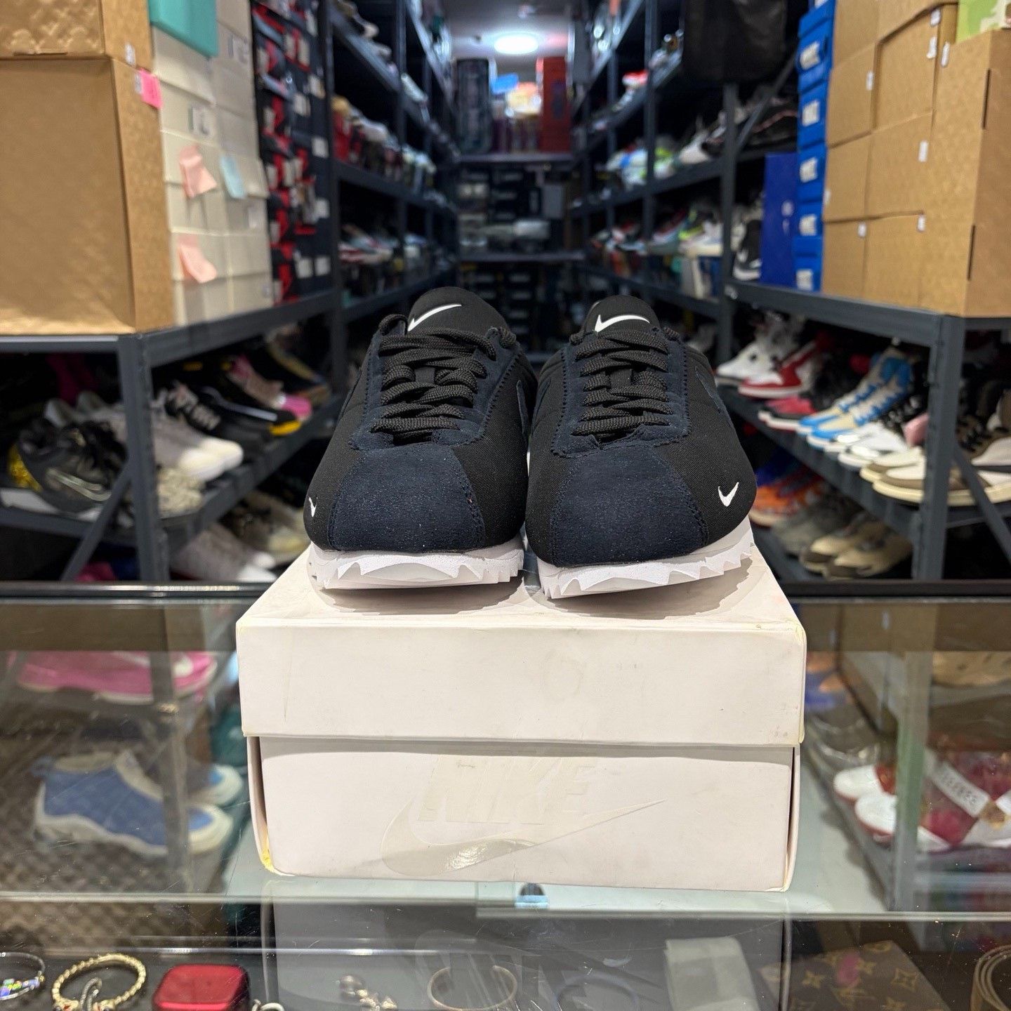 Nike Nike Black Lowtop Sneakers 10 Men Size US 10 / EU 43 - 2 Thumbnail
