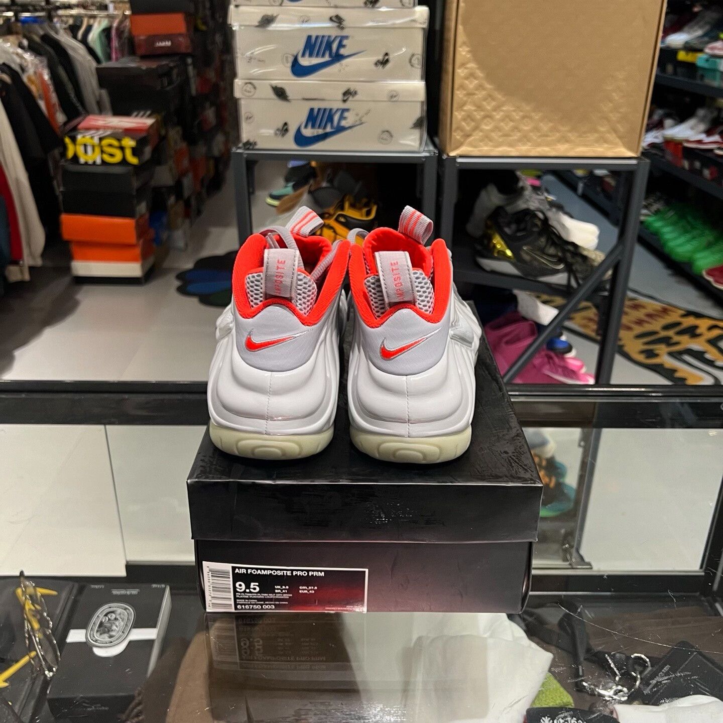 Nike Nike White Lowtop Sneakers 10 Men Size US 10 / EU 43 - 3 Thumbnail