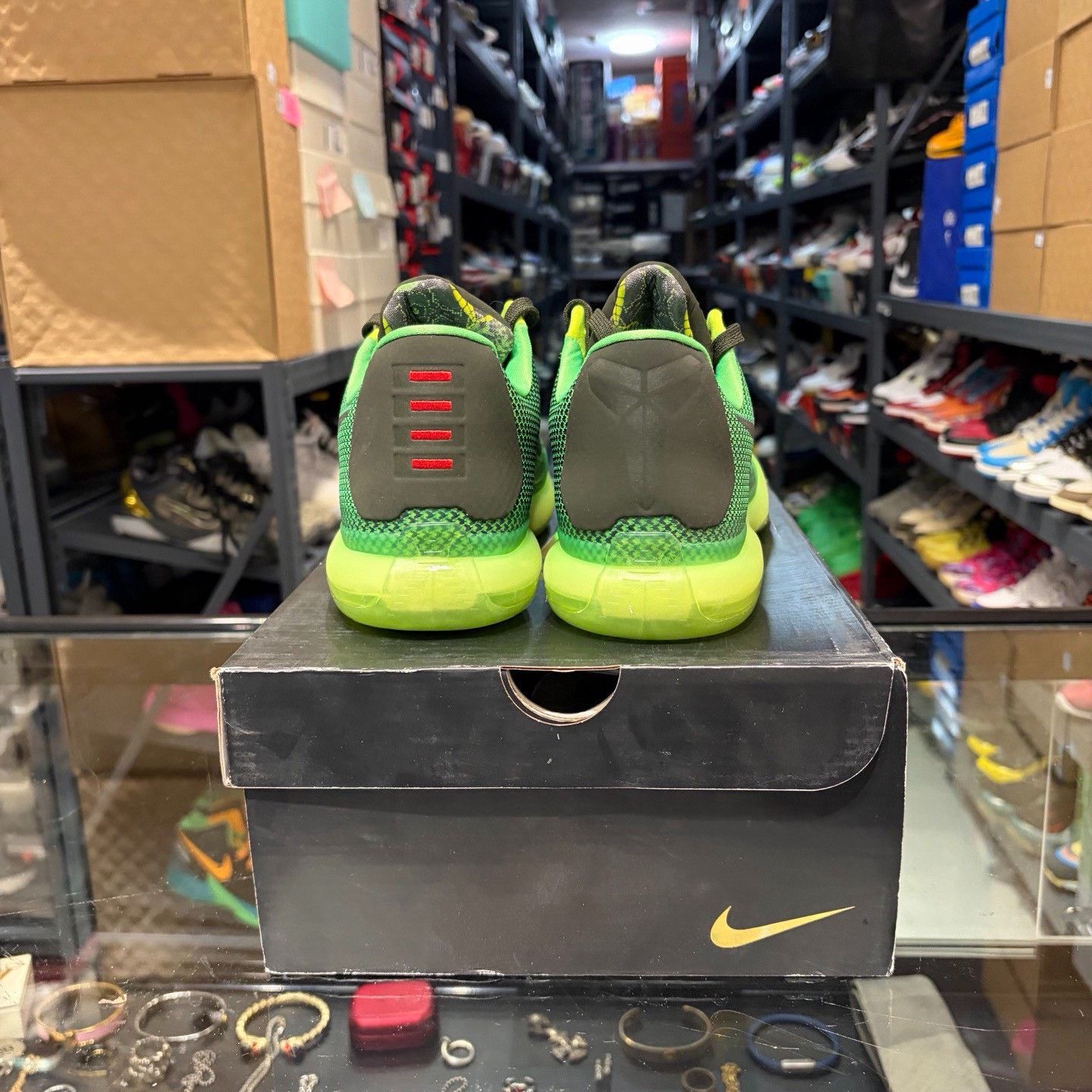 Nike Nike Green Lowtop Sneakers 9.5 Men Size US 9.5 / EU 42-43 - 3 Thumbnail