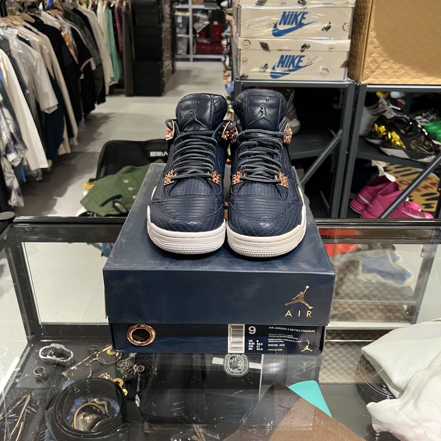 Nike Nike Lowtop Sneakers 9.5 Men Size US 9.5 / EU 42-43 - 2 Thumbnail