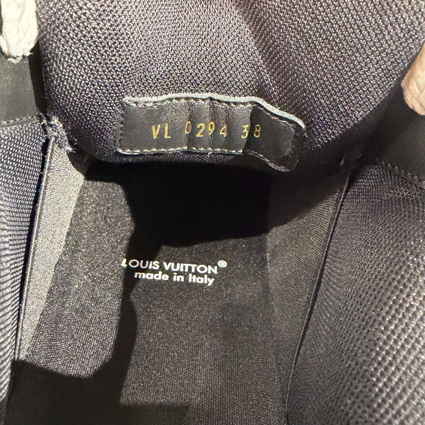 Louis Vuitton Louis Vuitton Black Lowtop Sneakers us_7-5 Women Size US 7.5 / IT 37.5 - 5 Thumbnail