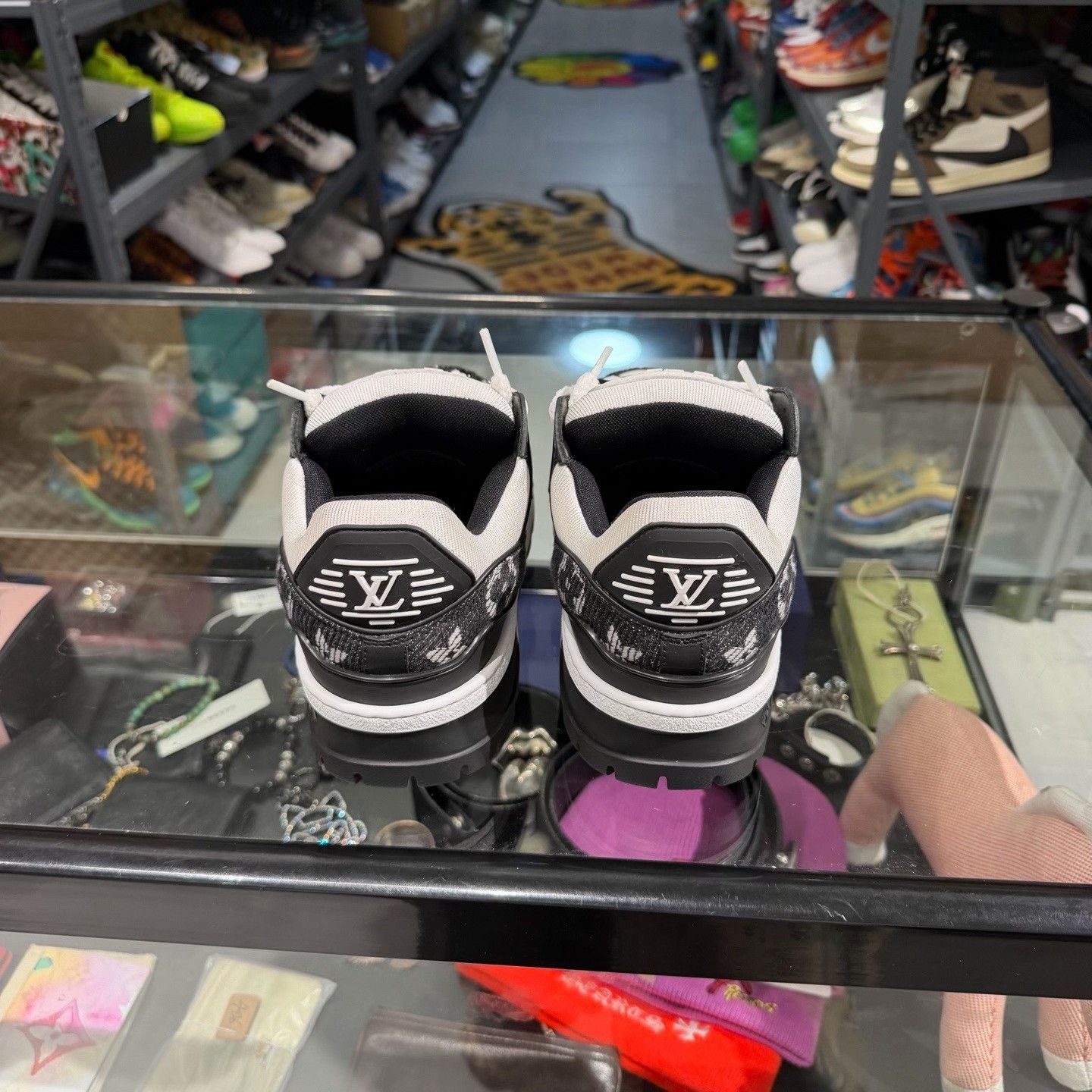Louis Vuitton Louis Vuitton Black Lowtop Sneakers us_7-5 Women Size US 7.5 / IT 37.5 - 3 Thumbnail