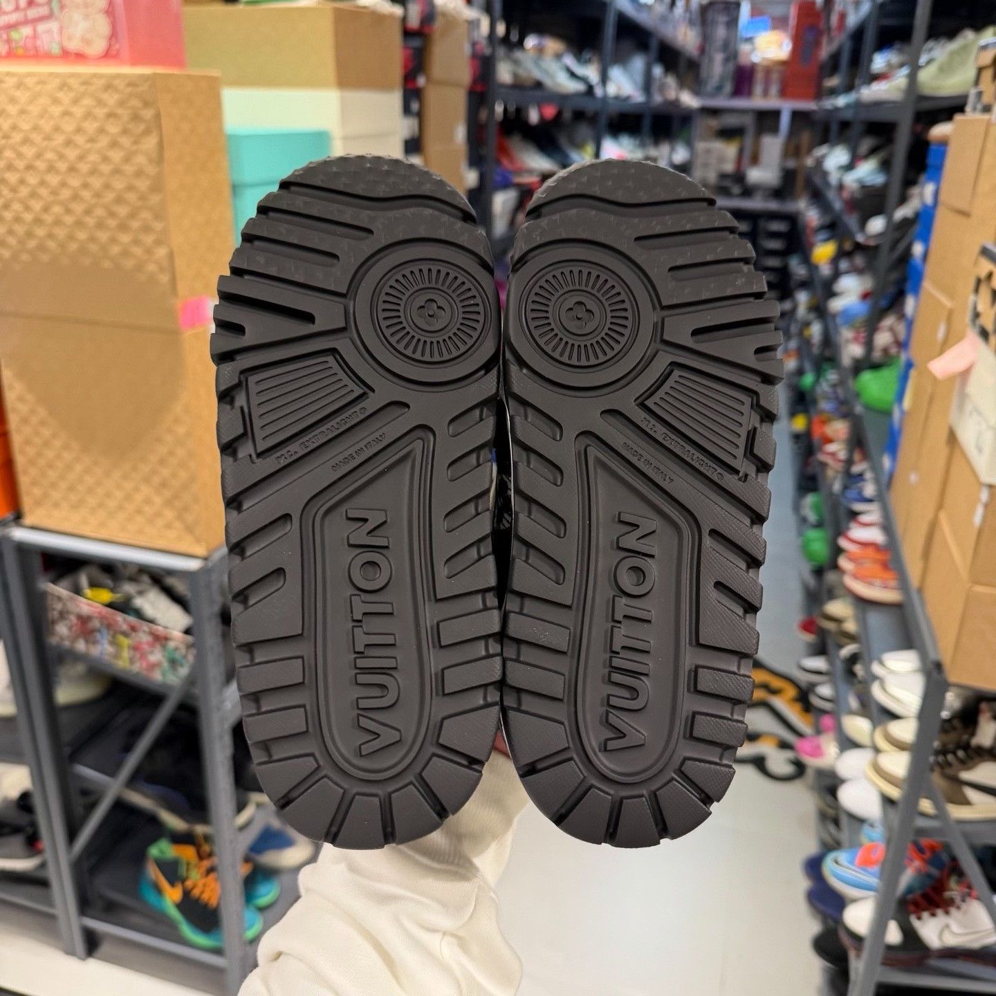 Louis Vuitton Louis Vuitton Black Lowtop Sneakers us_7-5 Women Size US 7.5 / IT 37.5 - 4 Thumbnail