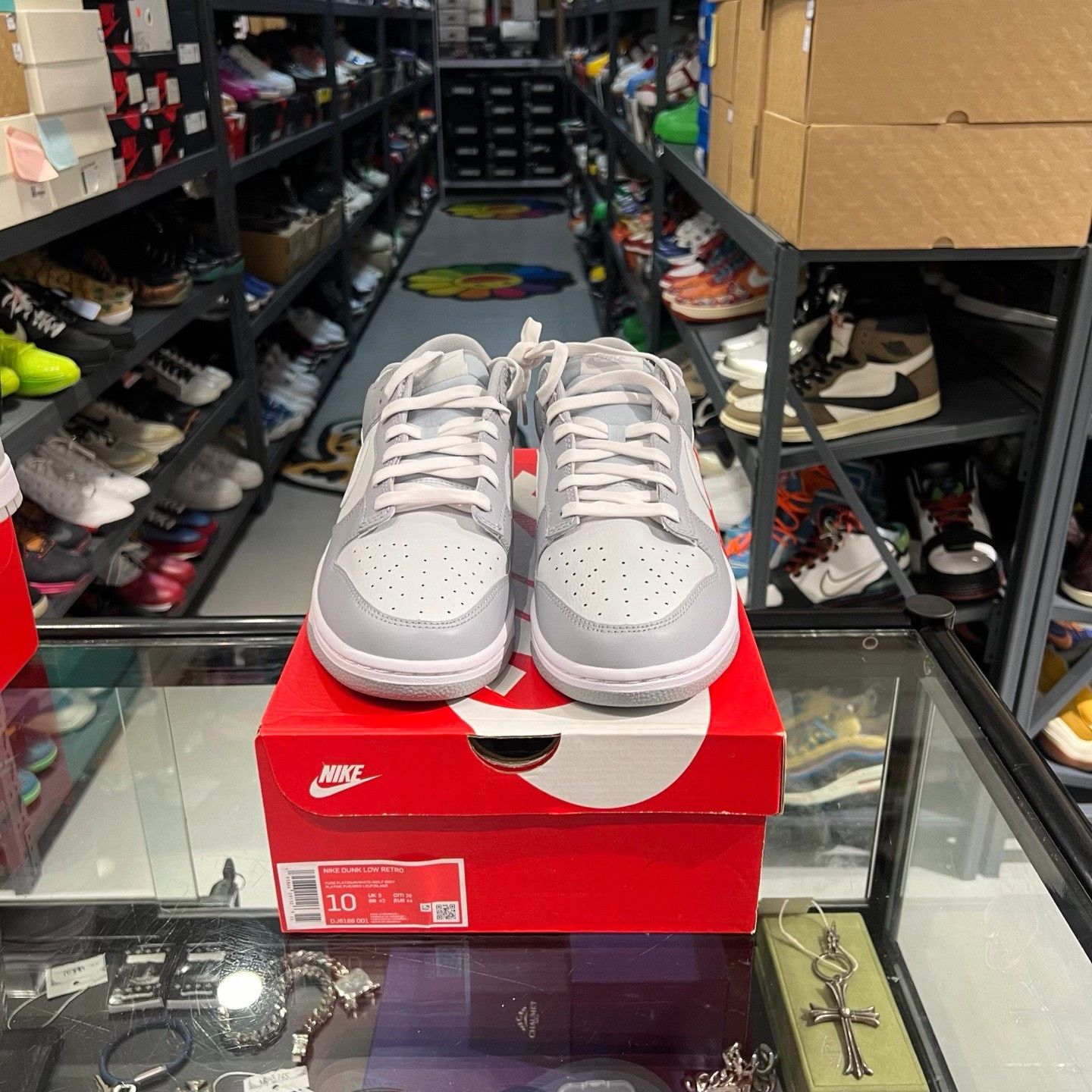 Nike Nike White Lowtop Sneakers 10.5 Men Size US 10.5 / EU 43-44 - 2 Thumbnail