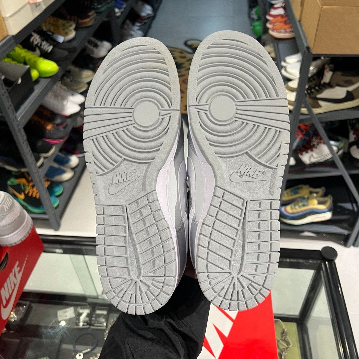 Nike Nike White Lowtop Sneakers 10.5 Men Size US 10.5 / EU 43-44 - 5 Thumbnail