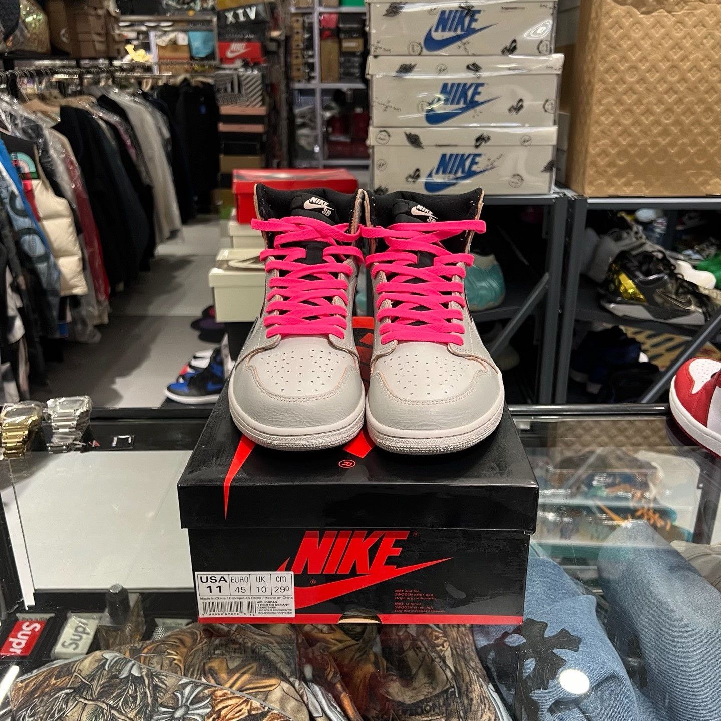 Nike Nike Lowtop Sneakers 11.5 Men Size US 11.5 / EU 44-45 - 2 Thumbnail