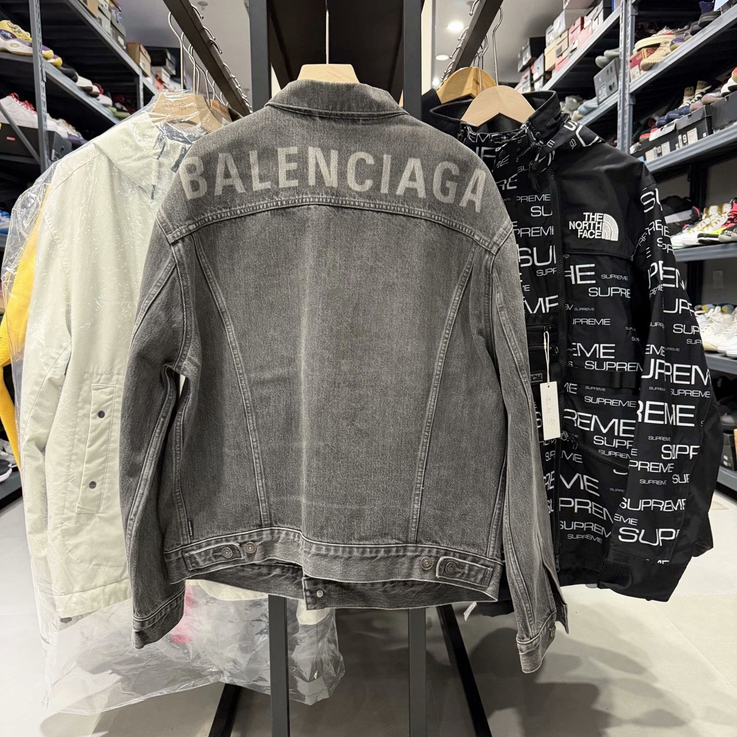 Balenciaga Balenciaga Gray Light Jacket xl Men Size US XL / EU 56 / 4 - 2 Thumbnail