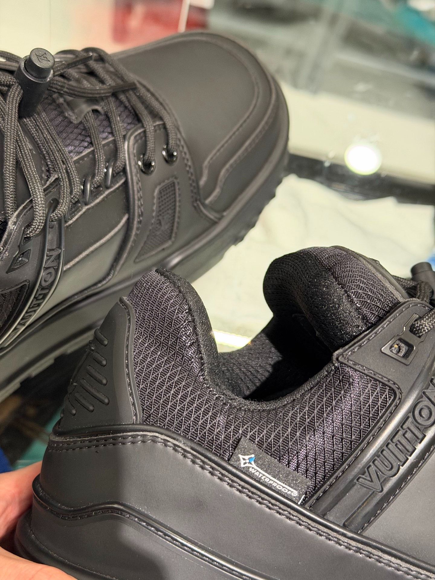Louis Vuitton Louis Vuitton Black Lowtop Sneakers 8.5 Men Size US 8.5 / EU 41-42 - 6 Thumbnail