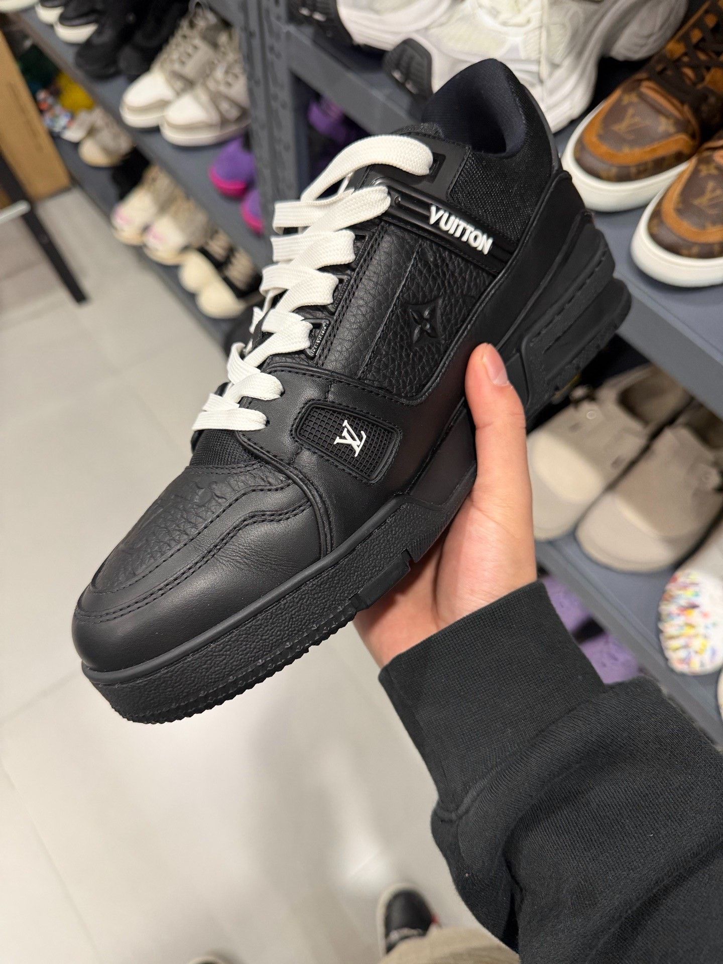 Louis Vuitton Louis Vuitton Black Lowtop Sneakers 9 Men Size US 9 / EU 42 - 5 Thumbnail