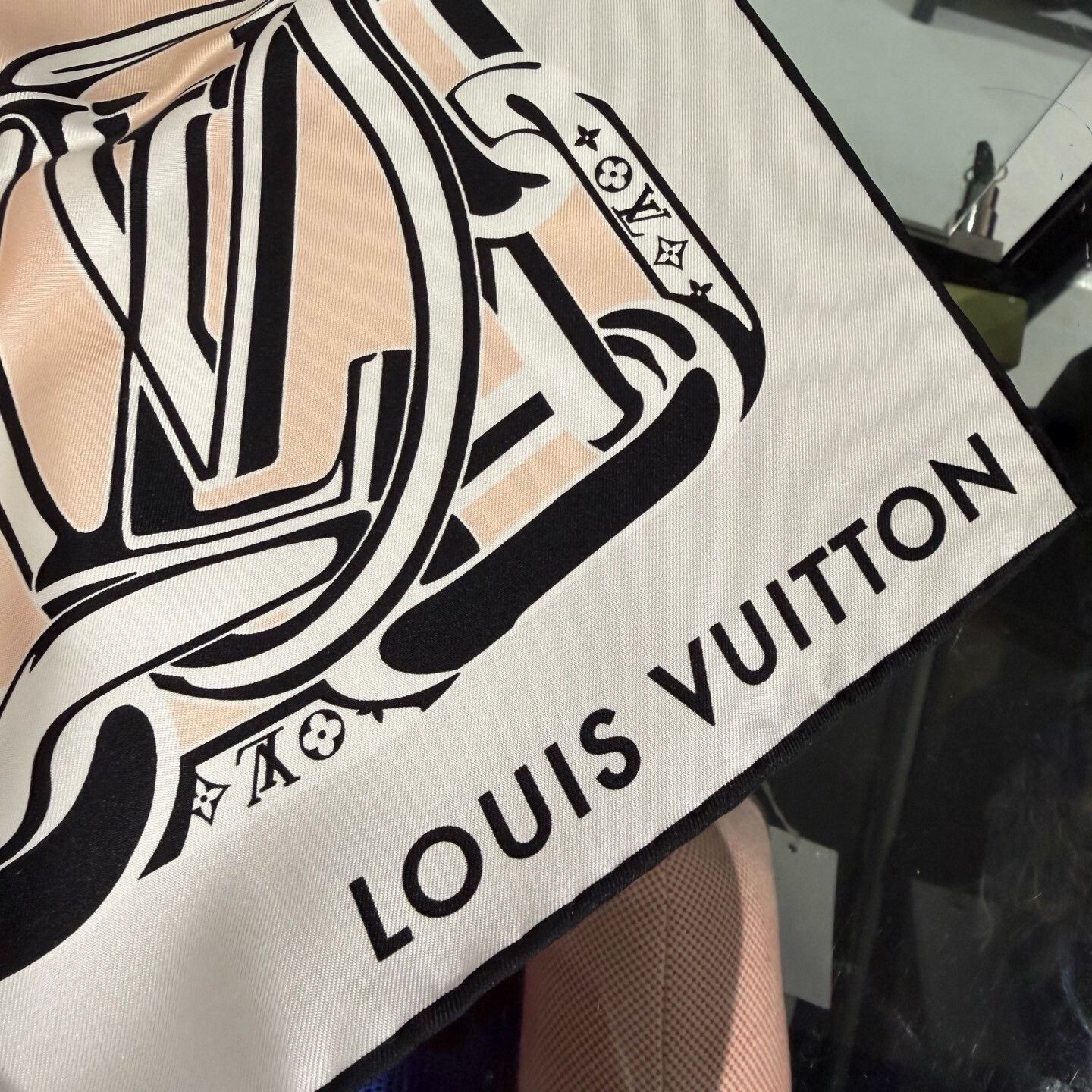 Louis Vuitton Louis Vuitton Scarf one size Men Size ONE SIZE - 2 Thumbnail