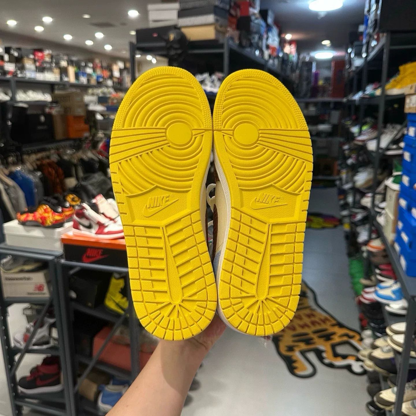 Nike Nike Yellow Lowtop Sneakers 11.5 Men Size US 11.5 / EU 44-45 - 4 Thumbnail