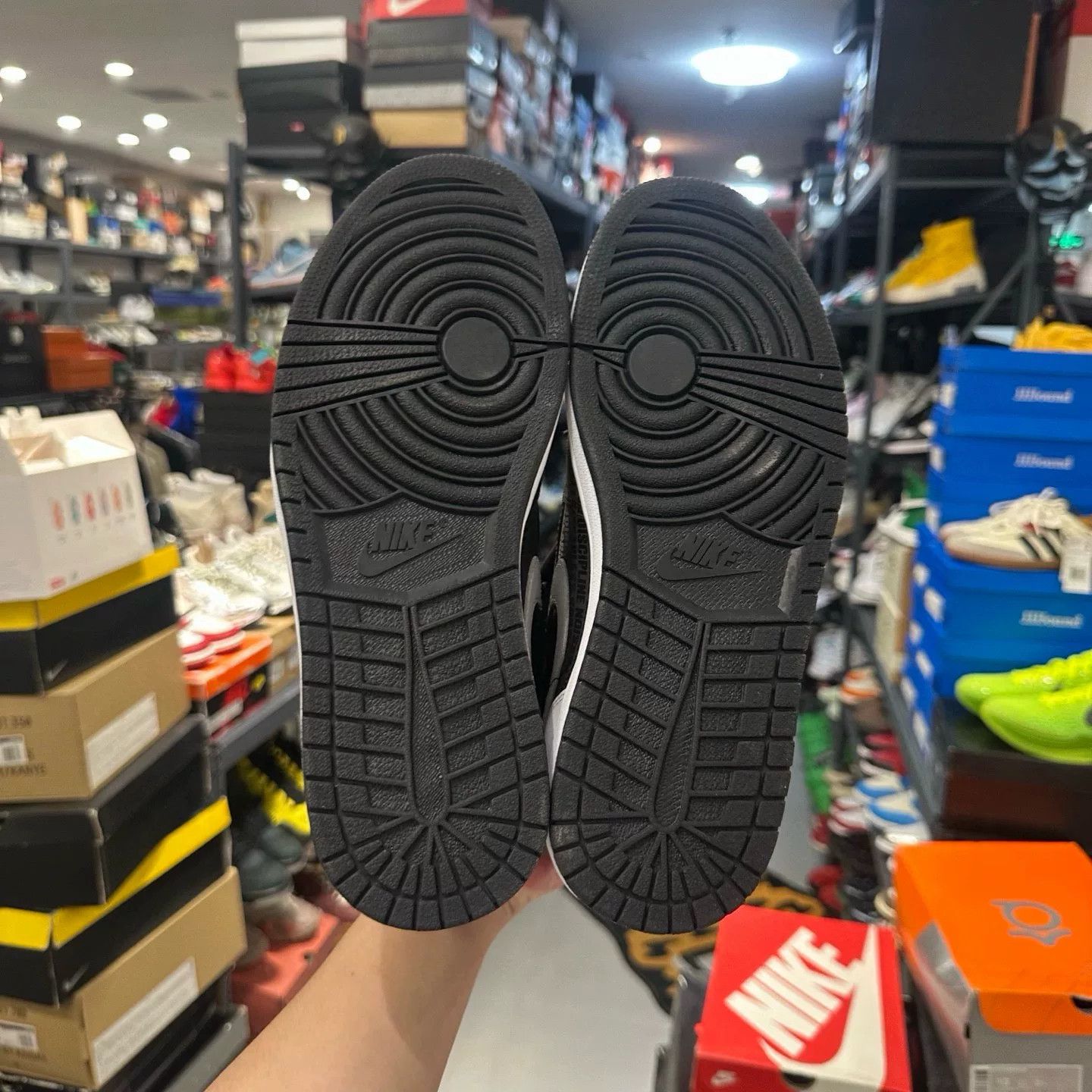 Nike Nike Black Lowtop Sneakers 10.5 Men Size US 10.5 / EU 43-44 - 4 Thumbnail
