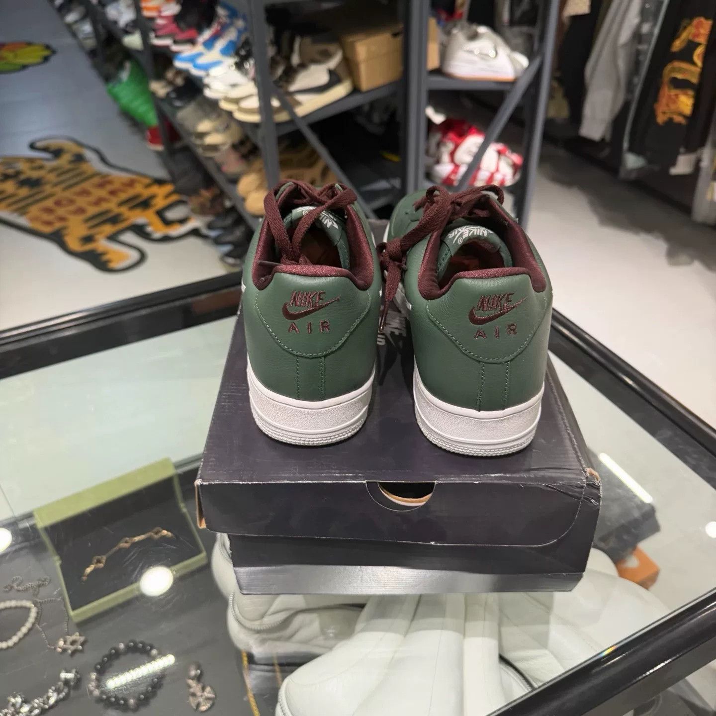 Nike Nike Green Lowtop Sneakers 11.5 Men Size US 11.5 / EU 44-45 - 3 Thumbnail
