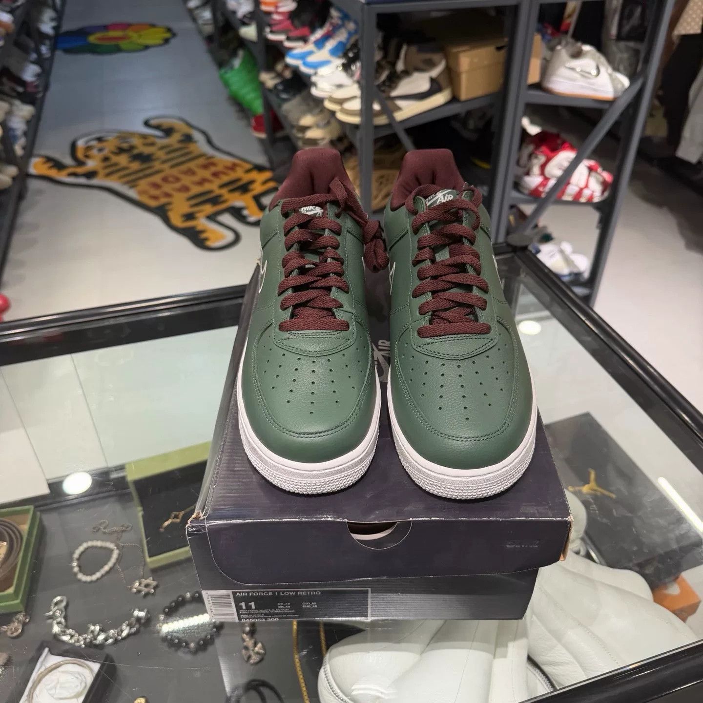 Nike Nike Green Lowtop Sneakers 11.5 Men Size US 11.5 / EU 44-45 - 2 Thumbnail