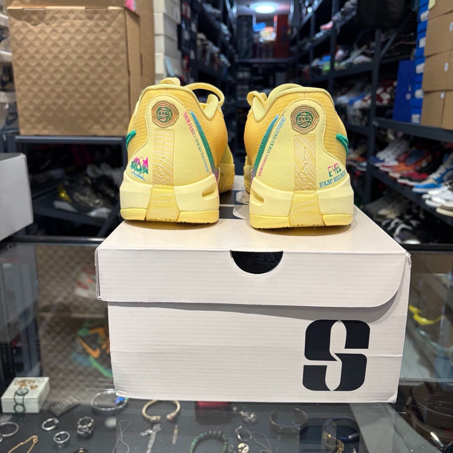 Nike Nike Yellow Lowtop Sneakers 12 Men Size US 12 / EU 45 - 3 Thumbnail