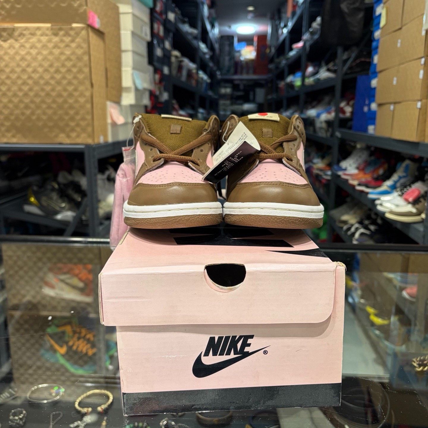 Nike Nike Pink Lowtop Sneakers 8.5 Men Size US 8.5 / EU 41-42 - 2 Thumbnail