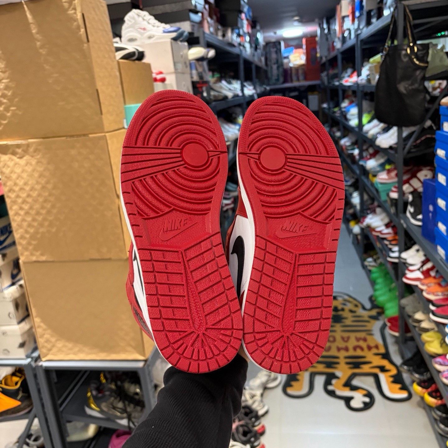 Nike Nike Red Lowtop Sneakers 11.5 Men Size US 11.5 / EU 44-45 - 4 Thumbnail