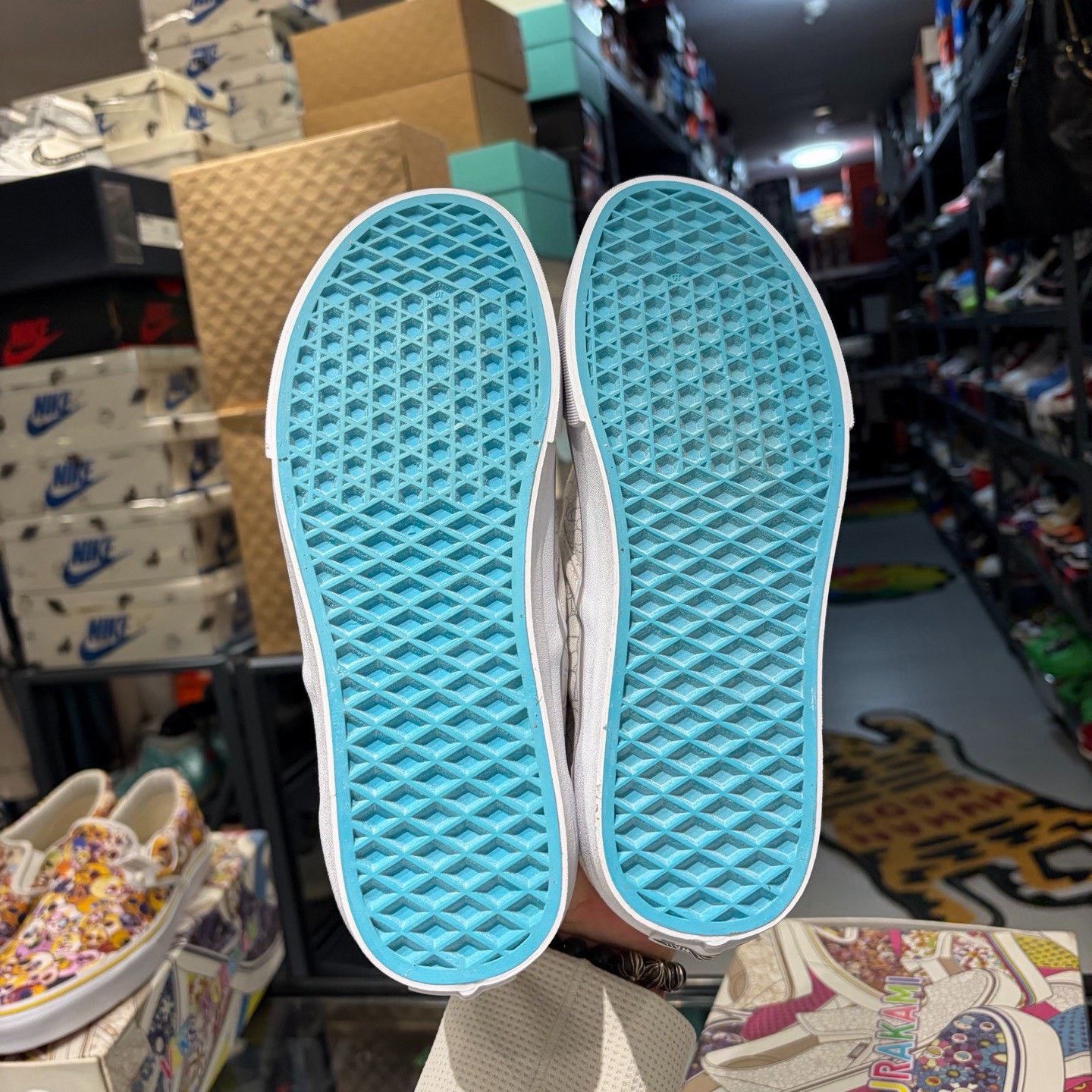 Vans Vans Silver Lowtop Sneakers 8.5 Men Size US 8.5 / EU 41-42 - 4 Thumbnail
