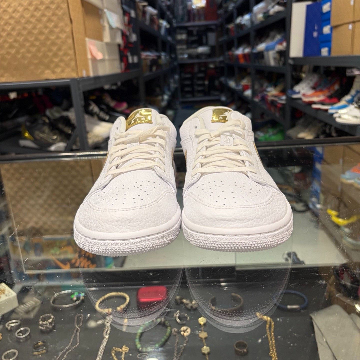 Nike Nike White Lowtop Sneakers 9.5 Men Size US 9.5 / EU 42-43 - 2 Thumbnail