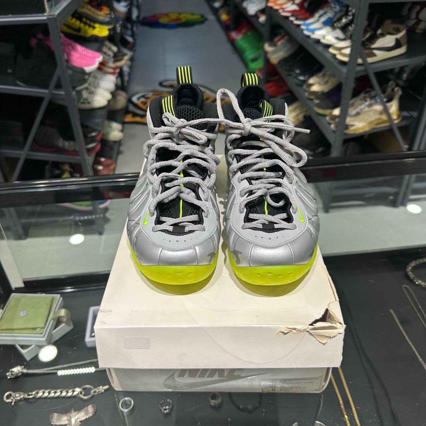 Nike Nike Silver Lowtop Sneakers 9.5 Men Size US 9.5 / EU 42-43 - 2 Thumbnail