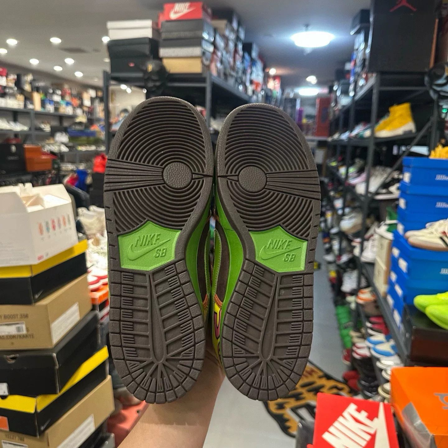 Nike Nike Green Lowtop Sneakers 12 Men Size US 12 / EU 45 - 4 Thumbnail