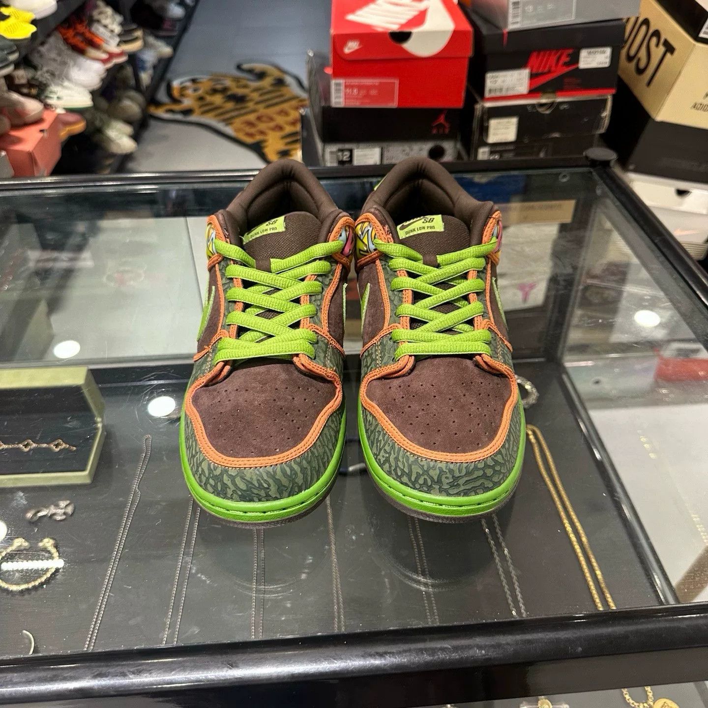 Nike Nike Green Lowtop Sneakers 12 Men Size US 12 / EU 45 - 2 Thumbnail