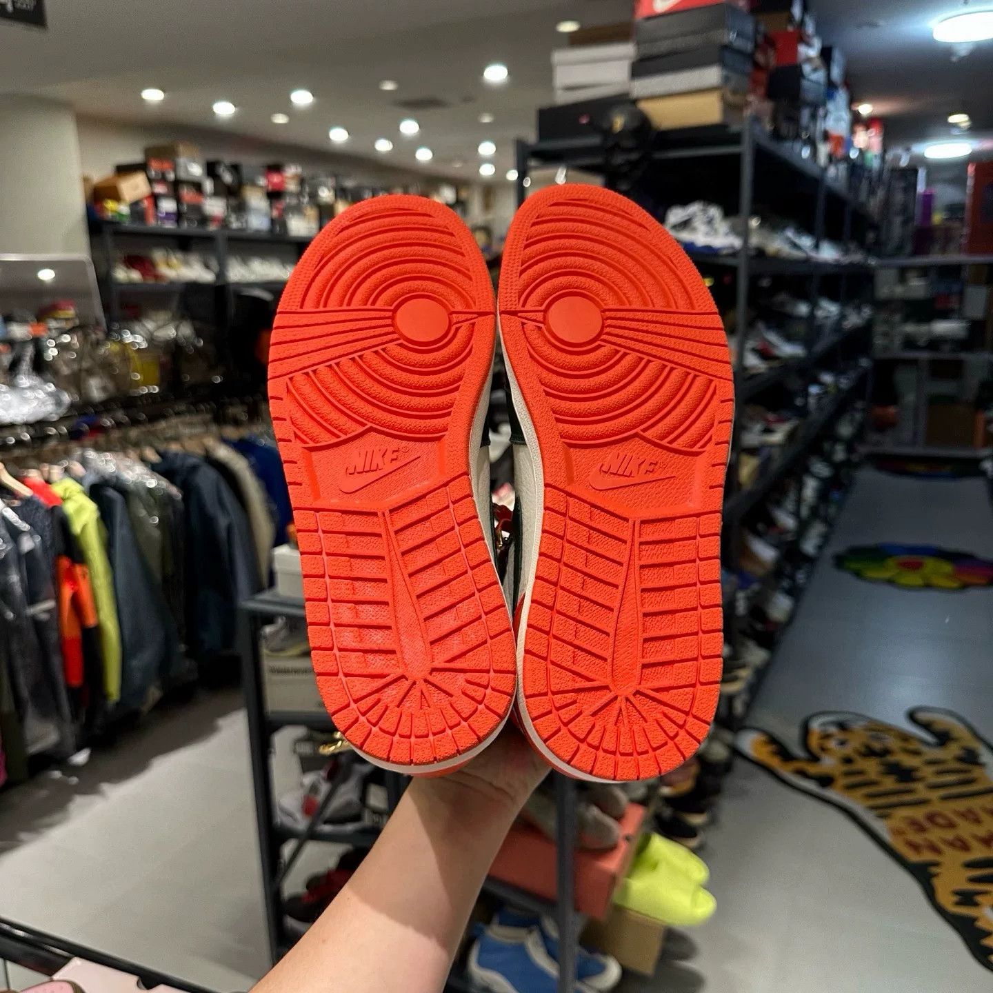 Nike Nike Orange Lowtop Sneakers 11.5 Men Size US 11.5 / EU 44-45 - 4 Thumbnail