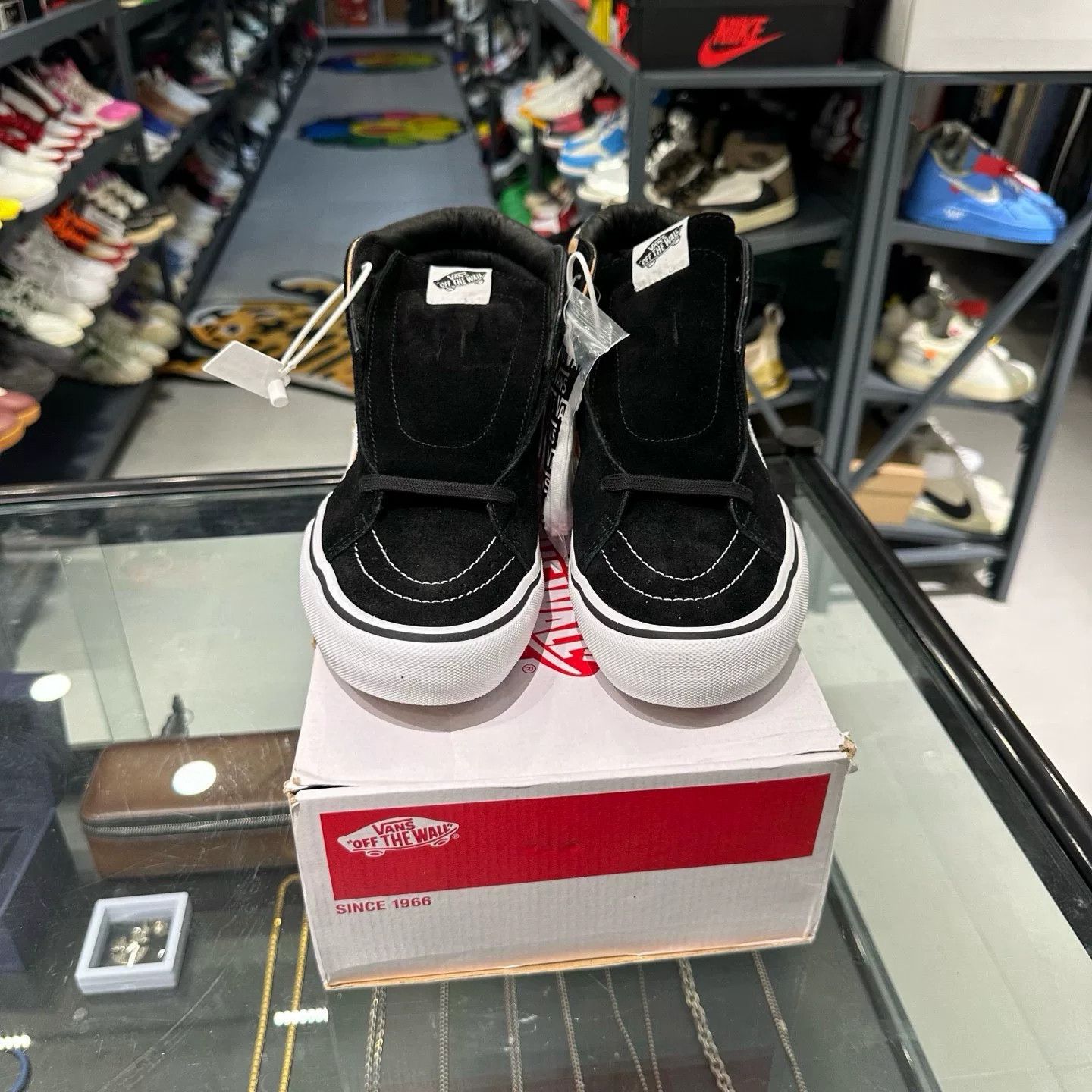 Vans Vans Hitop Sneakers 8.5 Men Size US 8.5 / EU 41-42 - 2 Thumbnail