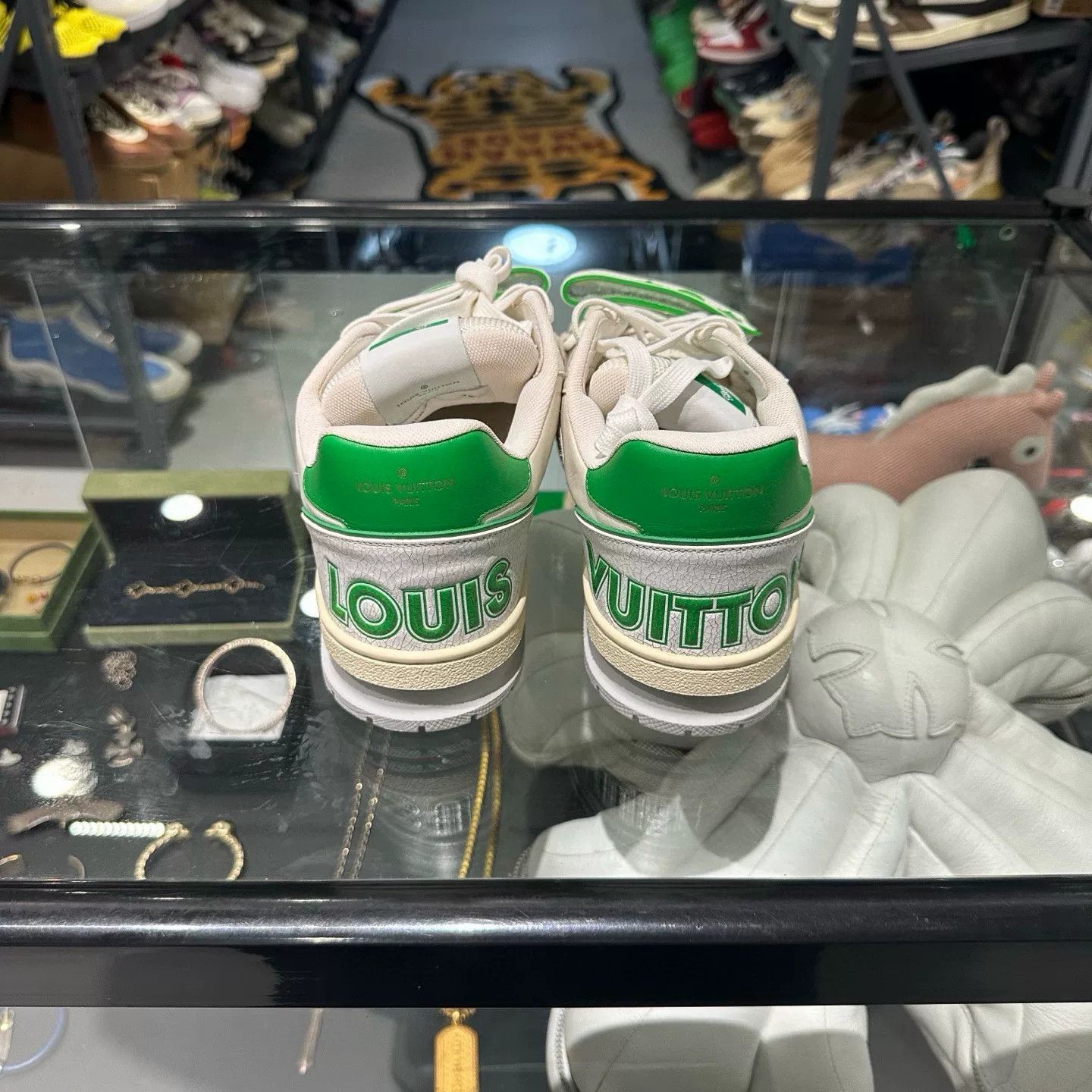 Louis Vuitton Louis Vuitton Green Lowtop Sneakers 9 Men Size US 9 / EU 42 - 3 Thumbnail