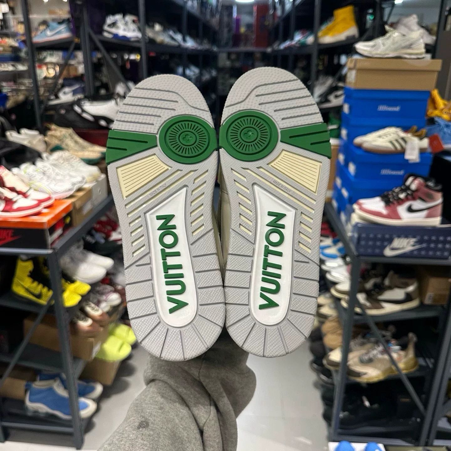 Louis Vuitton Louis Vuitton Green Lowtop Sneakers 9 Men Size US 9 / EU 42 - 5 Thumbnail
