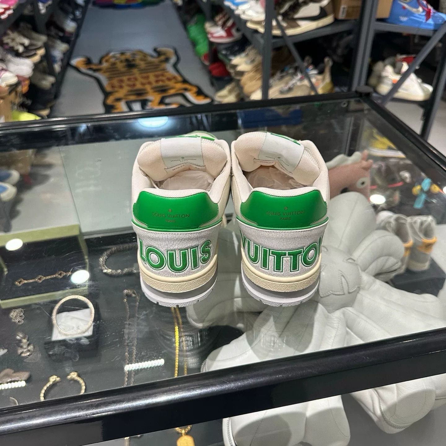 Louis Vuitton Louis Vuitton Green Lowtop Sneakers 9.5 Men Size US 9.5 / EU 42-43 - 3 Thumbnail