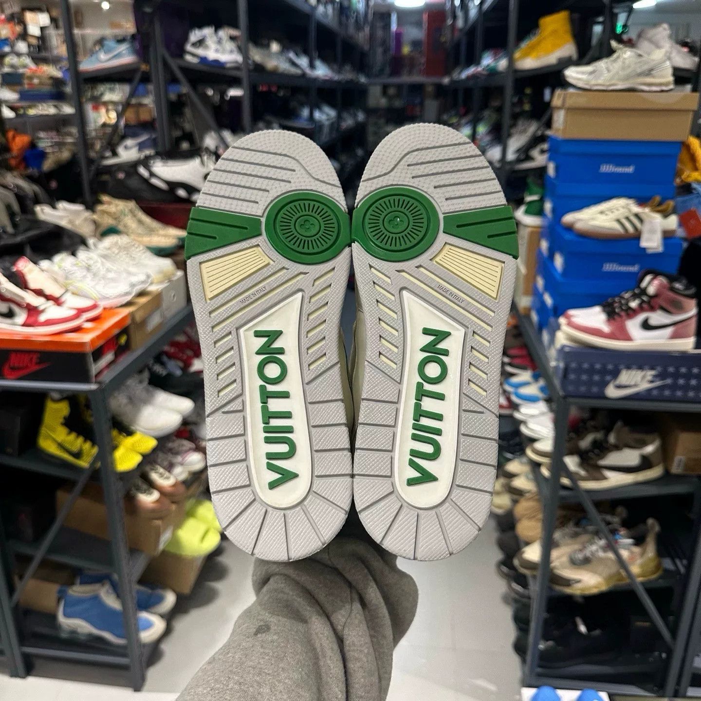 Louis Vuitton Louis Vuitton Green Lowtop Sneakers 9.5 Men Size US 9.5 / EU 42-43 - 4 Thumbnail