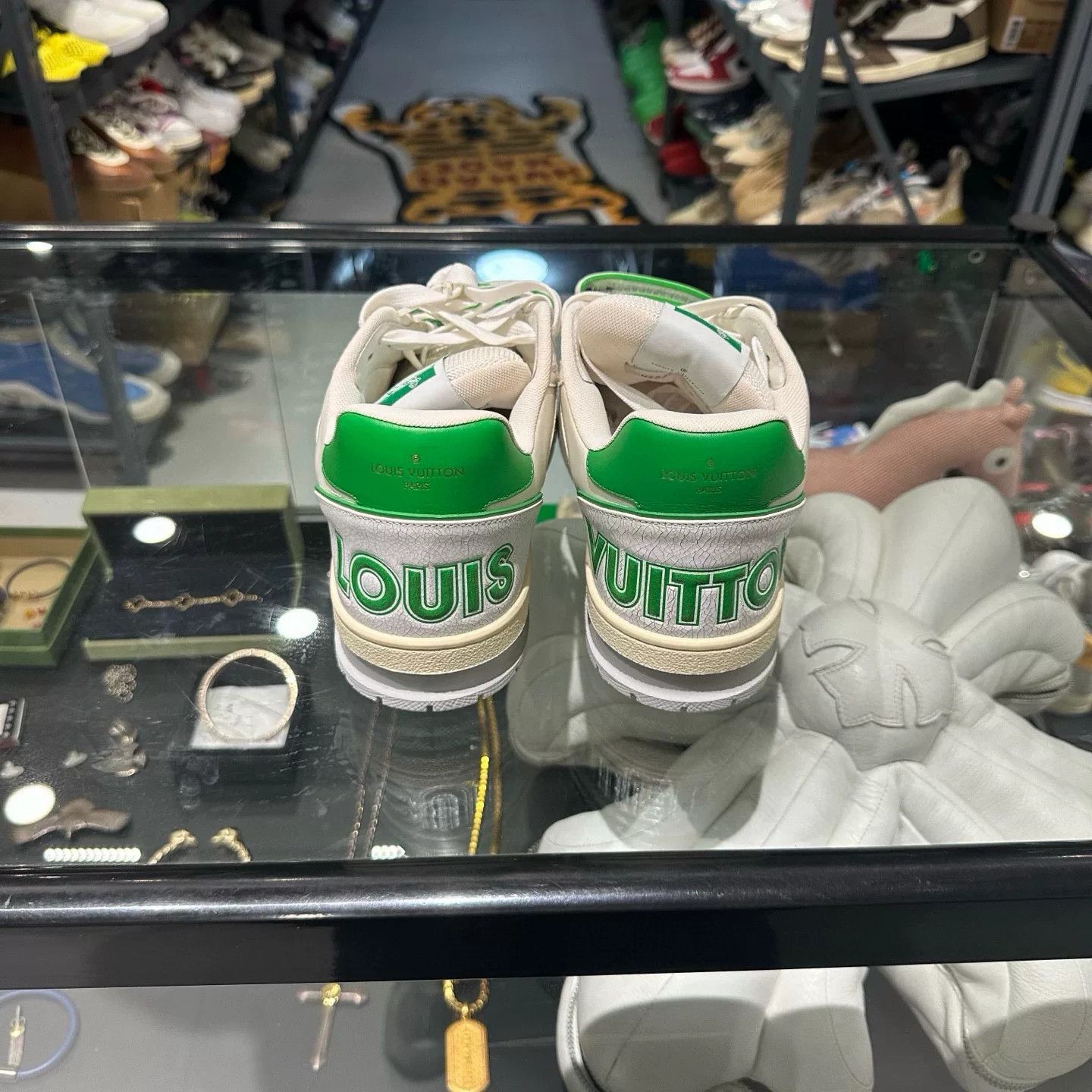Louis Vuitton Louis Vuitton Green Lowtop Sneakers 9 Men Size US 9 / EU 42 - 3 Thumbnail