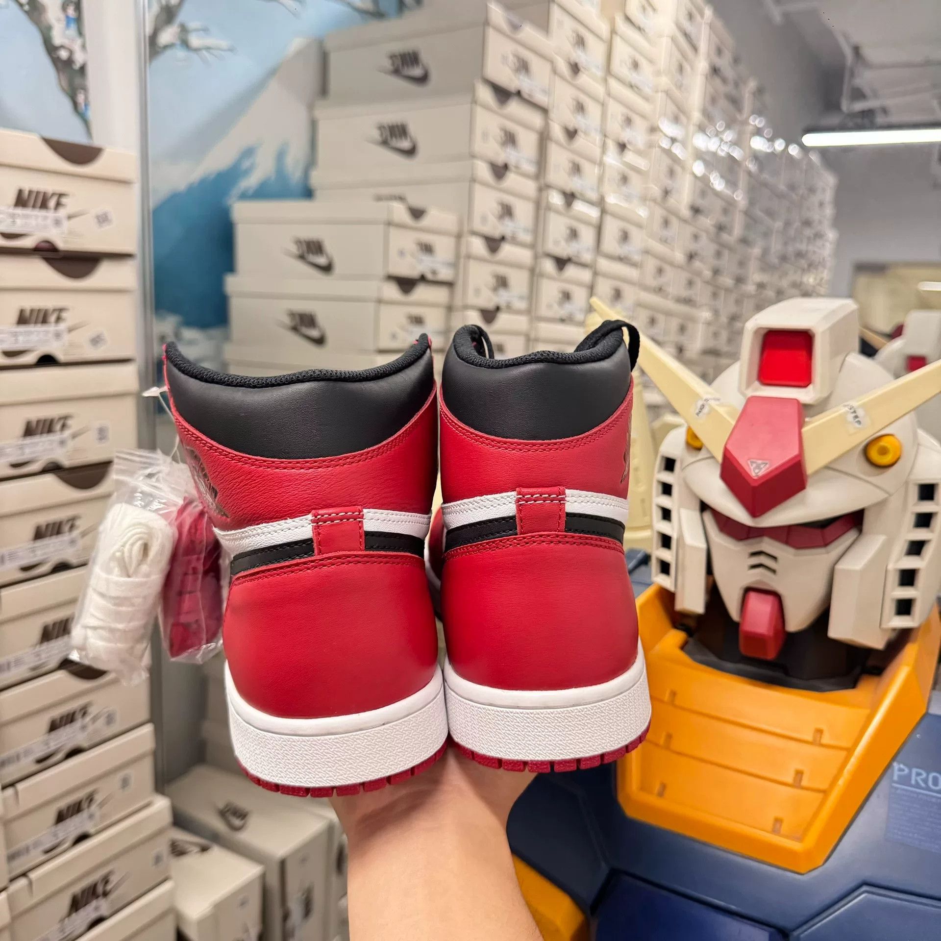 Nike Nike Red Lowtop Sneakers 11.5 Men Size US 11.5 / EU 44-45 - 3 Thumbnail