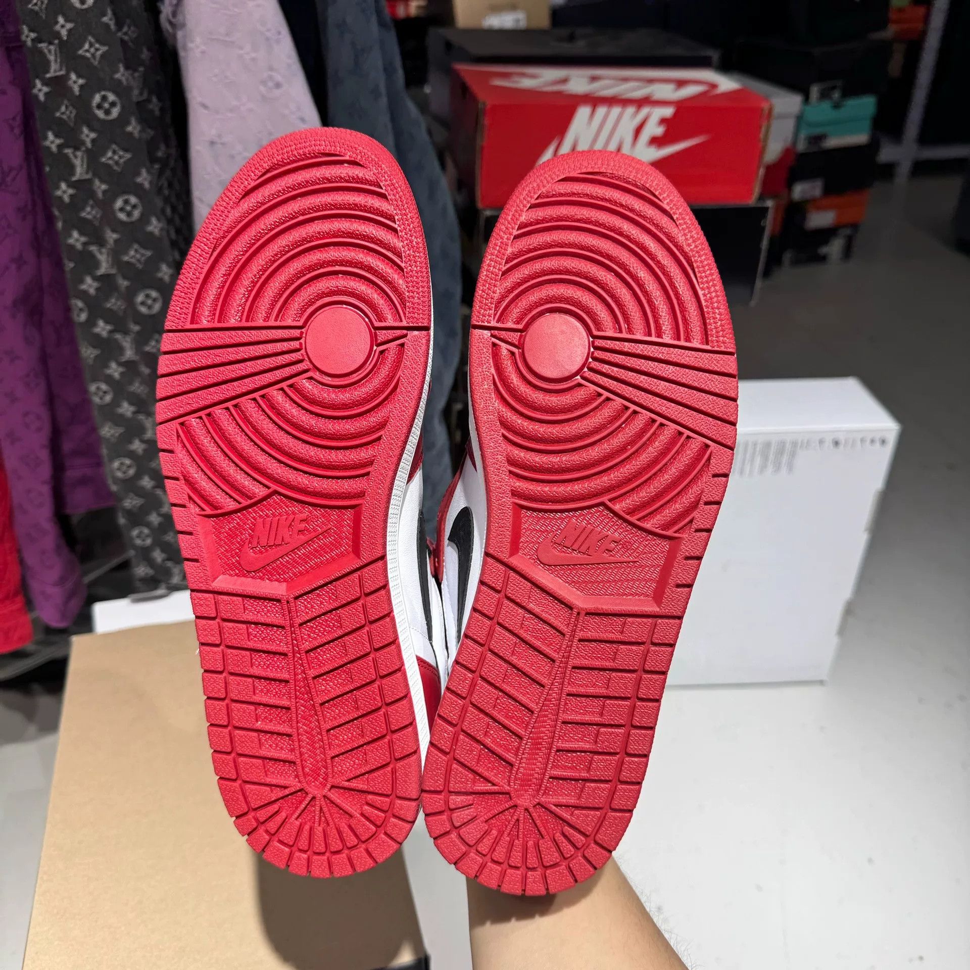 Nike Nike Red Lowtop Sneakers 11.5 Men Size US 11.5 / EU 44-45 - 4 Thumbnail