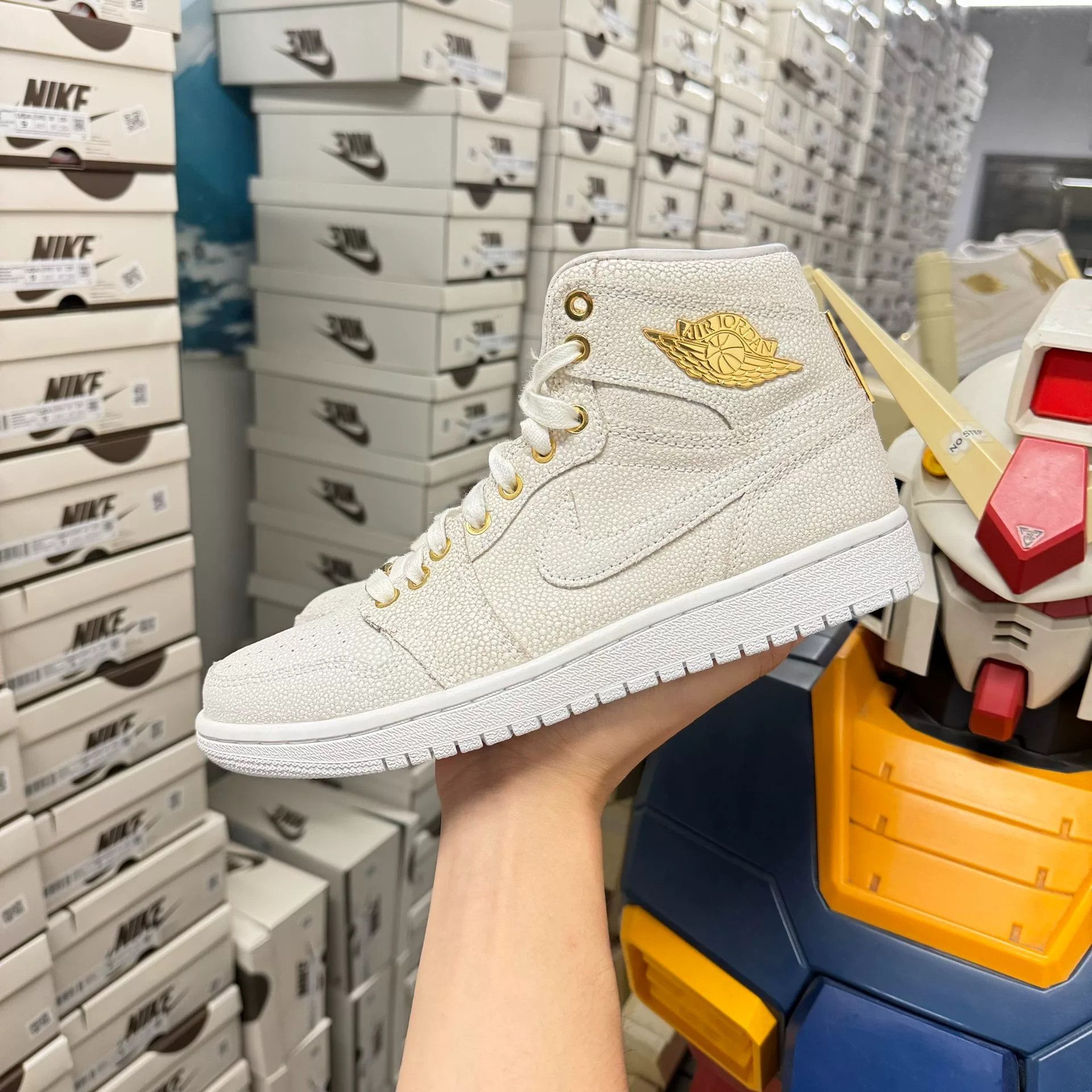Nike Nike White Lowtop Sneakers 7.5 Men Size US 7.5 / EU 40-41 - 2 Thumbnail