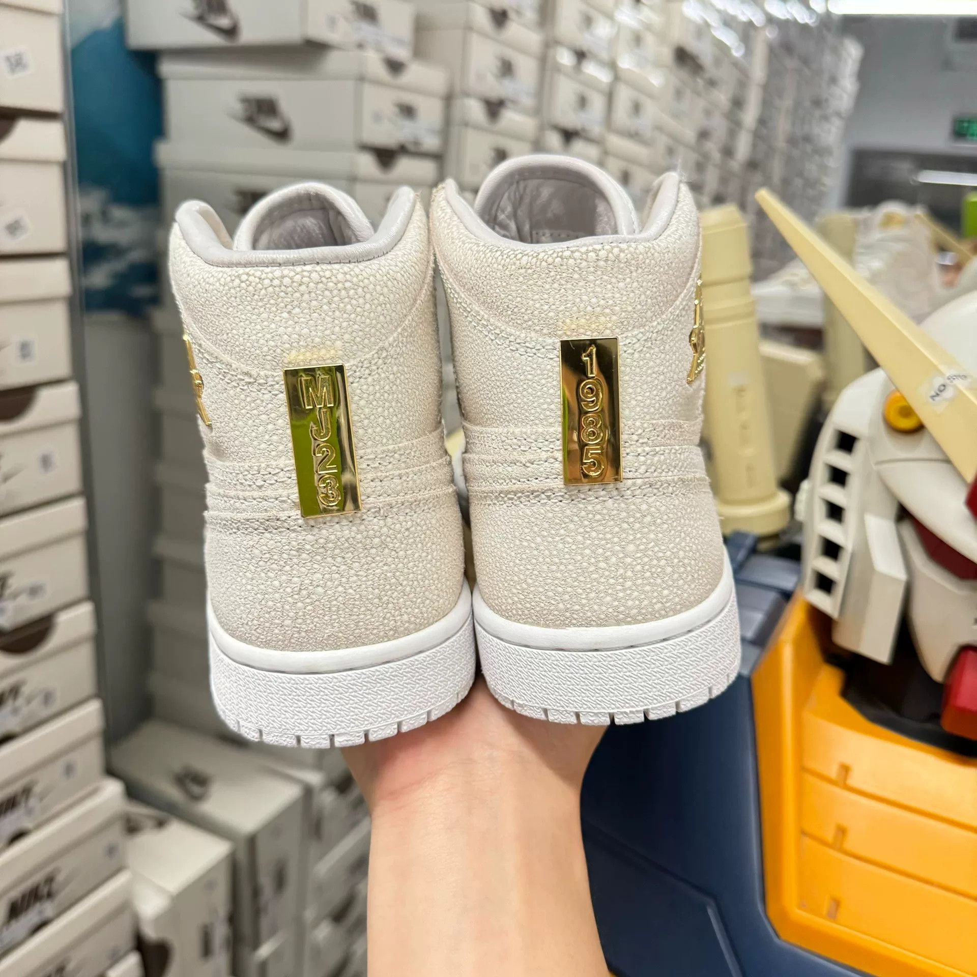 Nike Nike White Lowtop Sneakers 7.5 Men Size US 7.5 / EU 40-41 - 3 Thumbnail