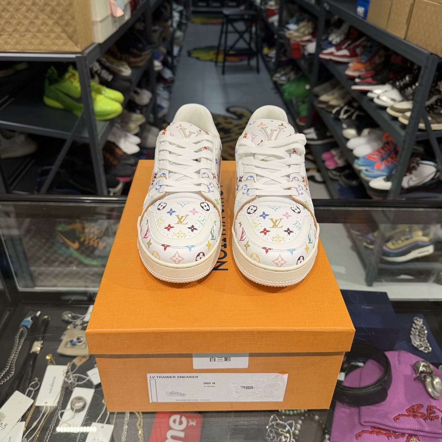 Louis Vuitton Louis Vuitton White Lowtop Sneakers 7.5 Men Size US 7.5 / EU 40-41 - 2 Thumbnail